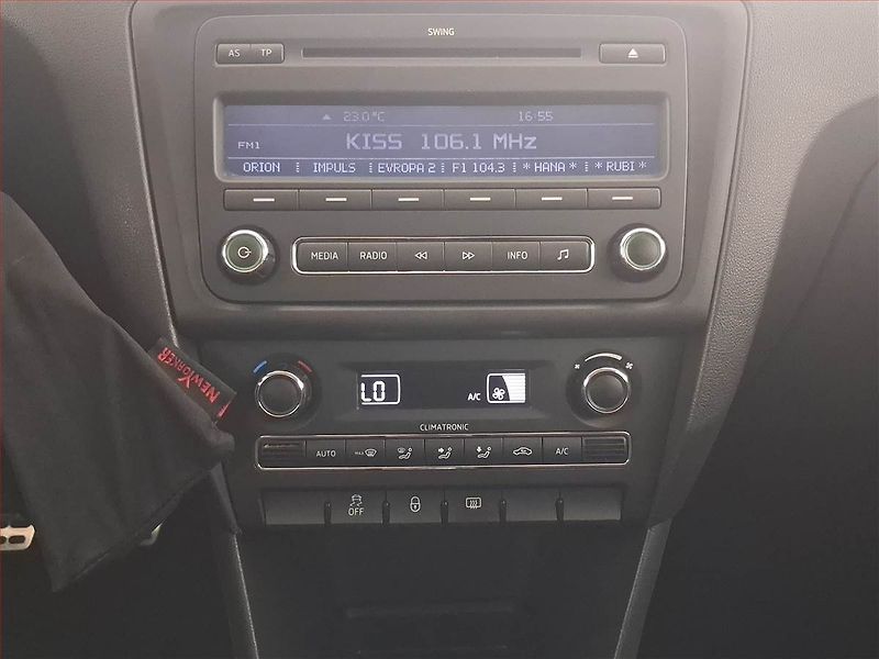 Škoda Rapid (2013) Style 1.2 TSI, ČR,1.maj - fotka 12 z 21