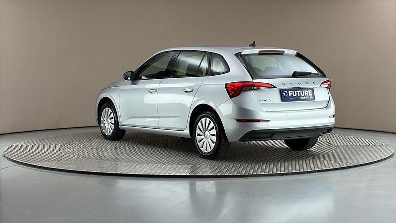 Škoda Scala 1.0 TSI Ambition - fotka 2 z 23