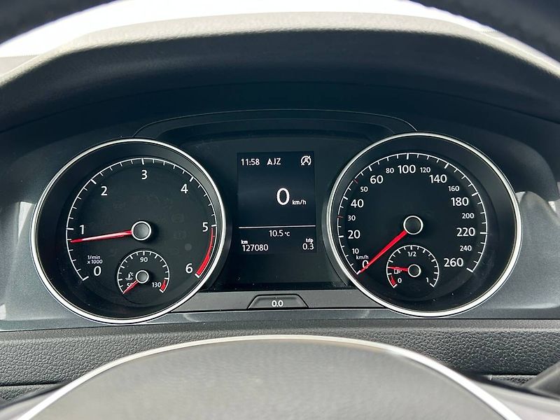 Volkswagen Golf (2020) 1.6 TDI 85 kW MANUÁL - fotka 13 z 35