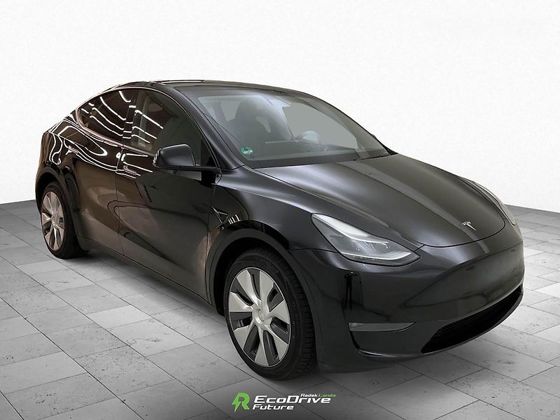 Tesla Model Y (2023) AWD | Berlín | 4×4 - fotka 2 z 9