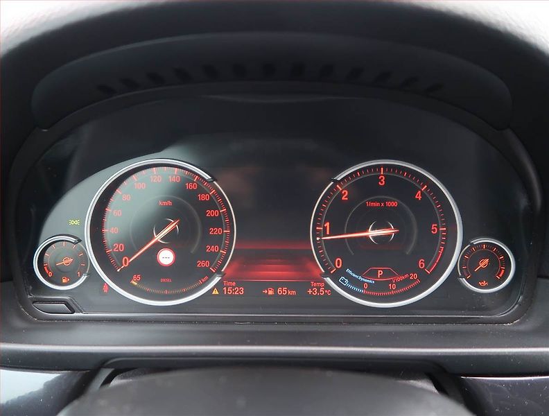 BMW Řada 5 (2013) 520d, Automat, Navi, Xenony - fotka 11 z 27