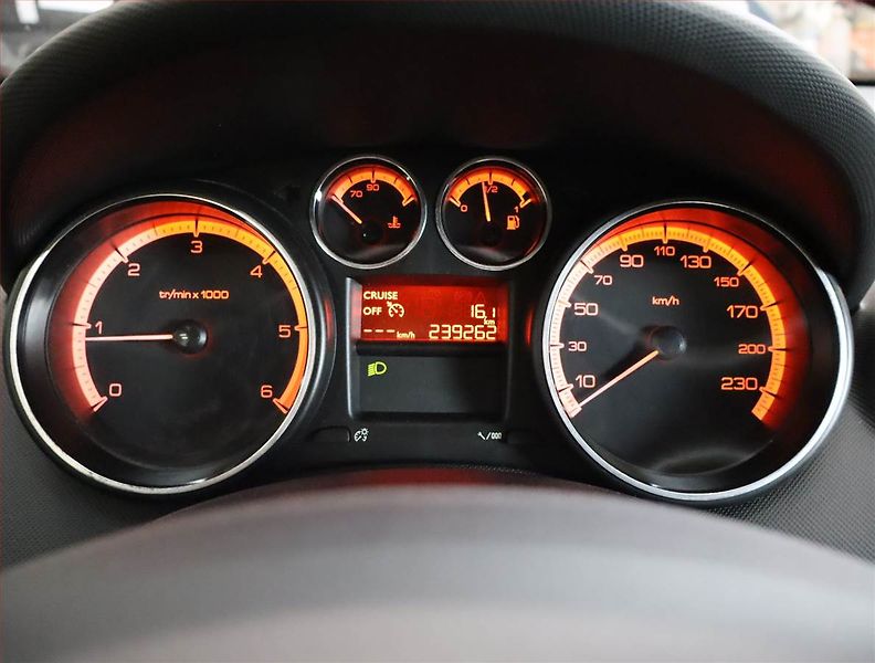 Peugeot 308 (2012) 1.6 HDi, Tempomat - fotka 11 z 18