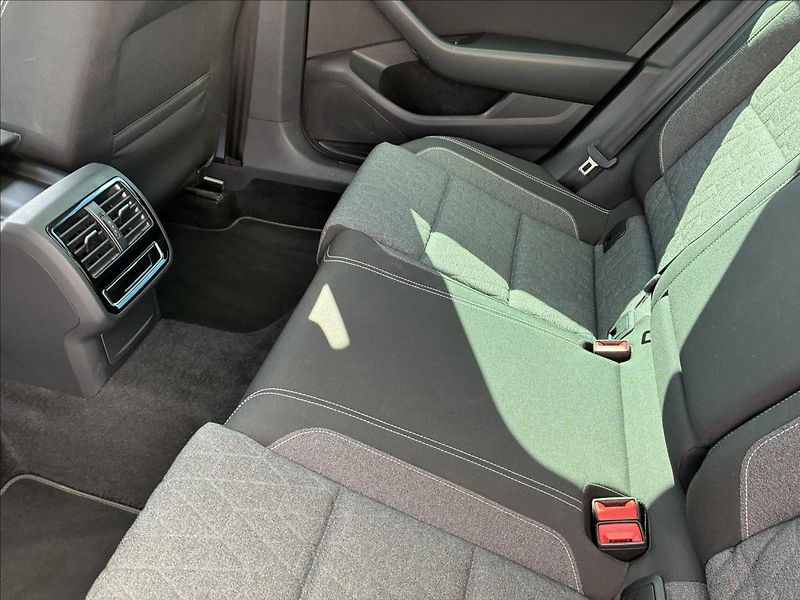 Volkswagen Passat 2,0 PANORAMA,TAŽNÉ,ALLU 19 - fotka 11 z 27