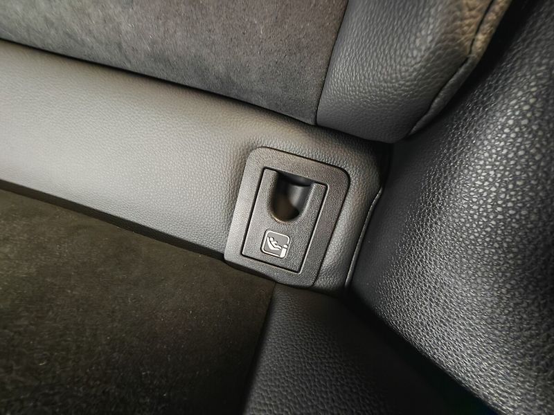 Toyota C-HR 2.0 PHEV GR SPORT - fotka 19 z 39