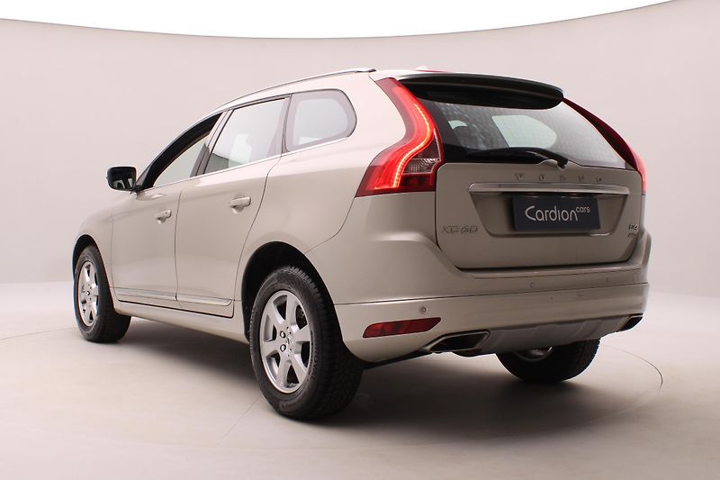 Volvo XC60 D4 AWD SUMMUM AUT  - fotka 10 z 42