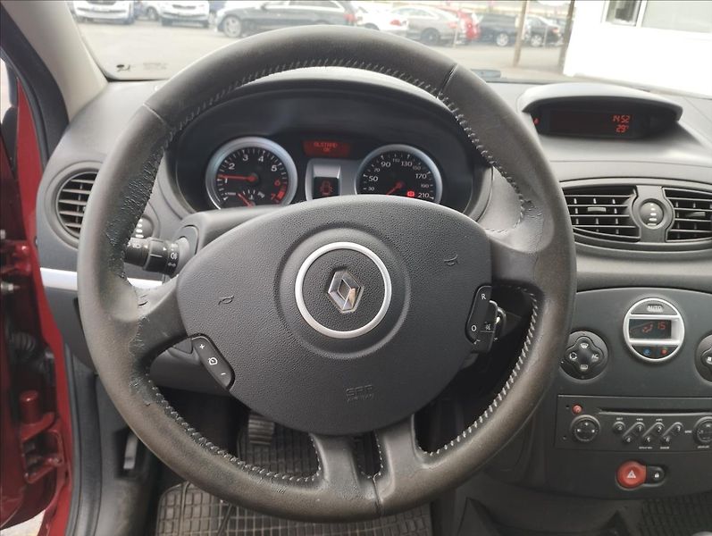 Renault Clio 1,2 55KW Garážované, Servisova - fotka 17 z 17