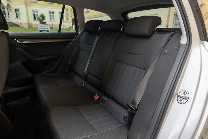 Škoda Octavia 2.0 TDI DSG Kamera Style+ - fotka 14 z 35