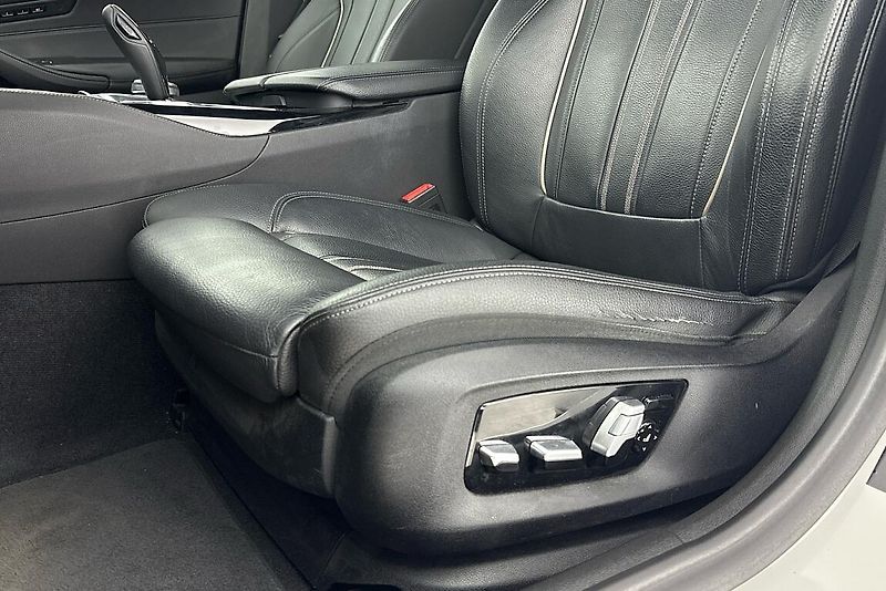 BMW Řada 5 520d xDrive Limousine - fotka 14 z 23
