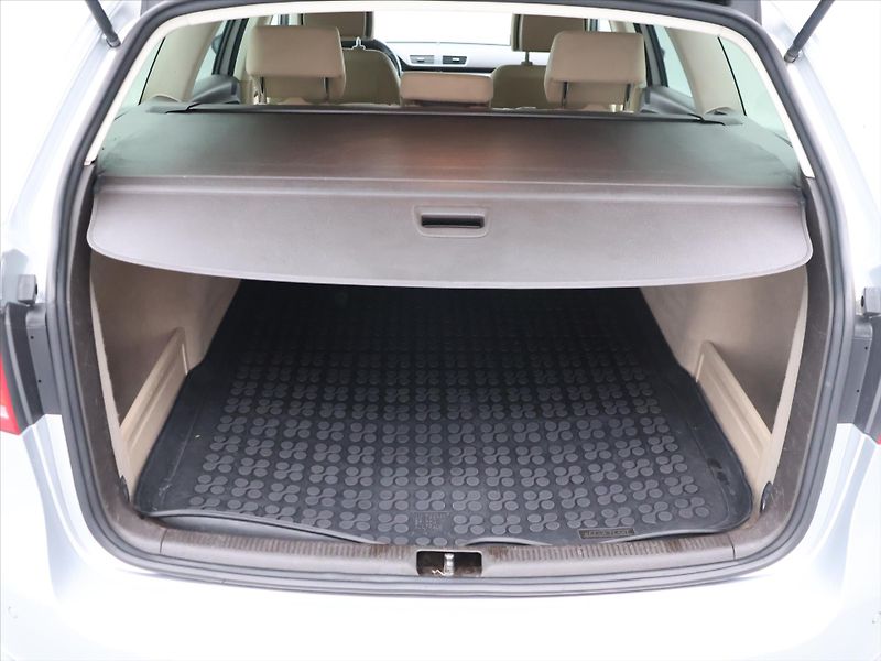 Volkswagen Passat 2,0 TDI 103kW DSG Xenon Navi - fotka 10 z 32