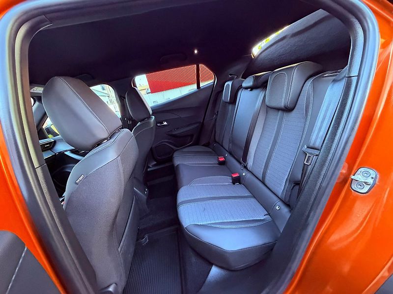 Peugeot 2008 1.2 PureTech Allure, Záruka - fotka 13 z 28