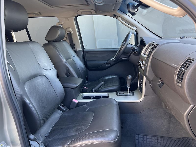 Nissan Pathfinder 2.5DCi 4x4 AUTOMAT 7MÍST  - fotka 34 z 43