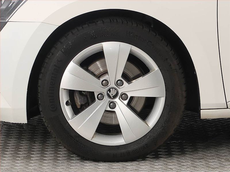 Škoda Superb (2018) 2.0 TDI, Navi, Bi-Xenony - fotka 14 z 17