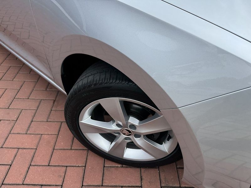 Škoda Rapid (2018) 1.0TSi Xenony Digi Klima DAB - fotka 44 z 48