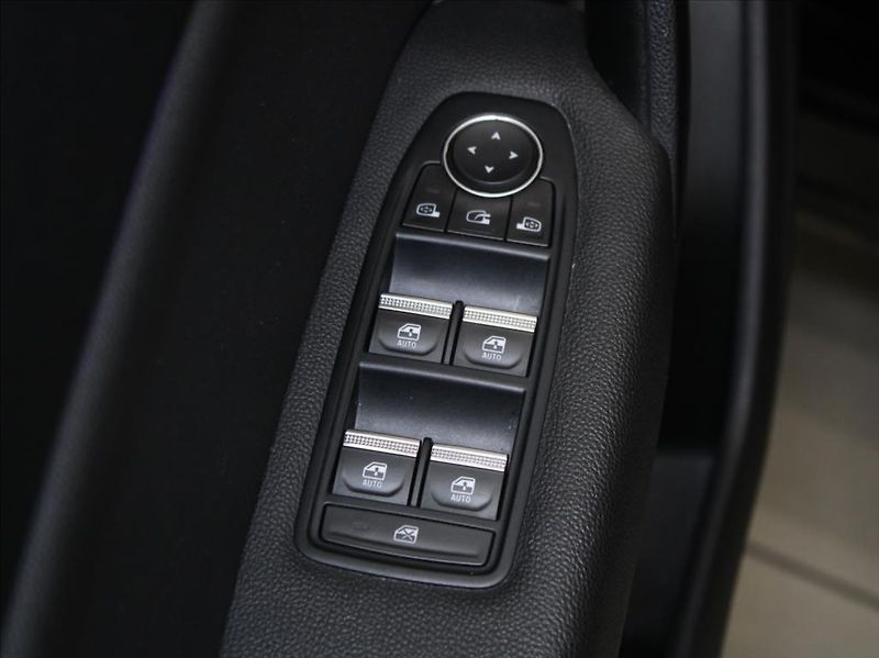 Renault Captur 1,3 TCe 140k. AT Techno 1.maj. - fotka 15 z 22