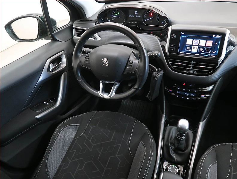 Peugeot 2008 (2019) Active 1.2 PureTech, Tempomat - fotka 7 z 15