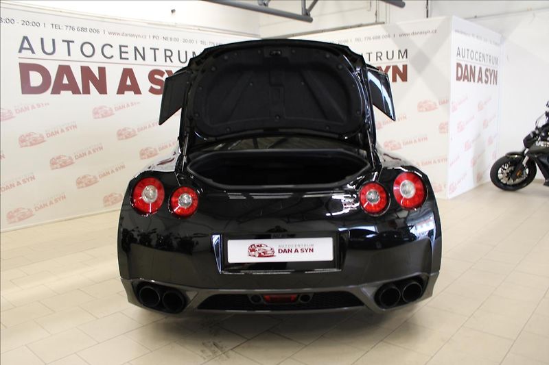 Nissan GT-R 3,8 R35 - fotka 7 z 31
