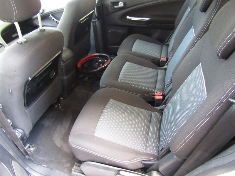 Ford Galaxy (2013) 1.6 TDCi  ZIMNÍ + LETNÍ PNEU - fotka 21 z 34
