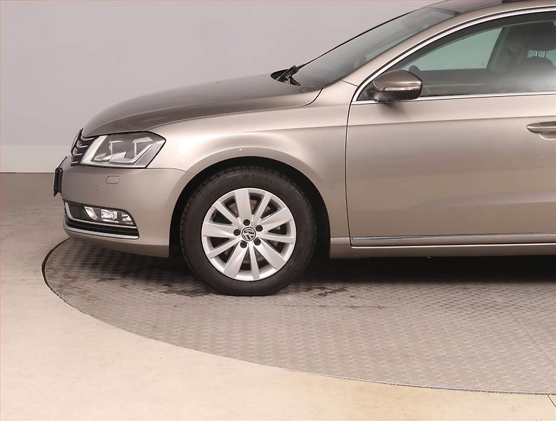 Volkswagen Passat (2014) Comfortline 2.0 TDI, Automat - fotka 15 z 18
