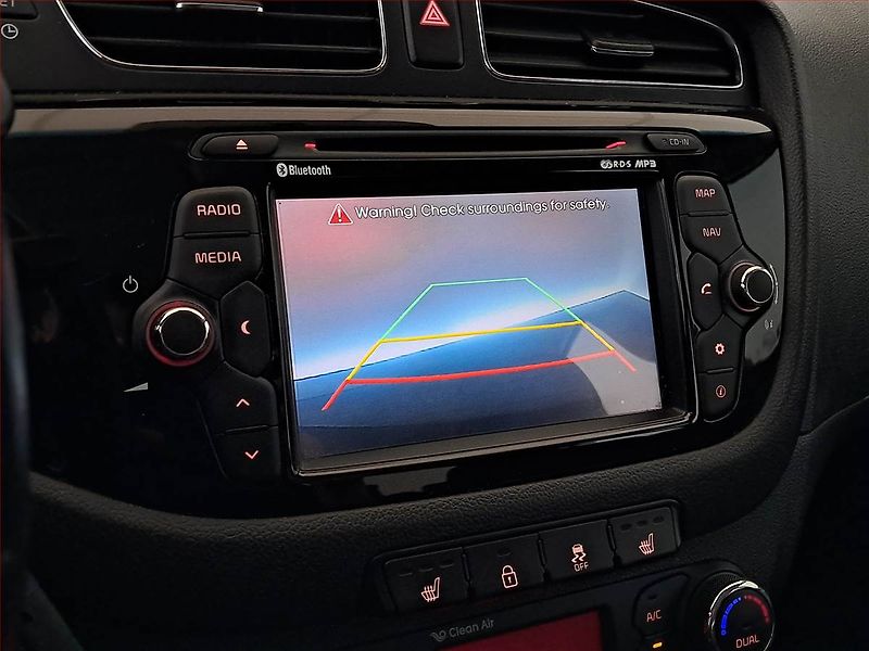 Kia Ceed (2015) 1.6 GDI, Navi, Tempomat - fotka 17 z 20