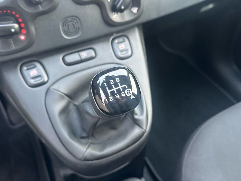 Fiat Panda (2023) 1.0 Hybrid 70cv MAN CROSS - fotka 17 z 18