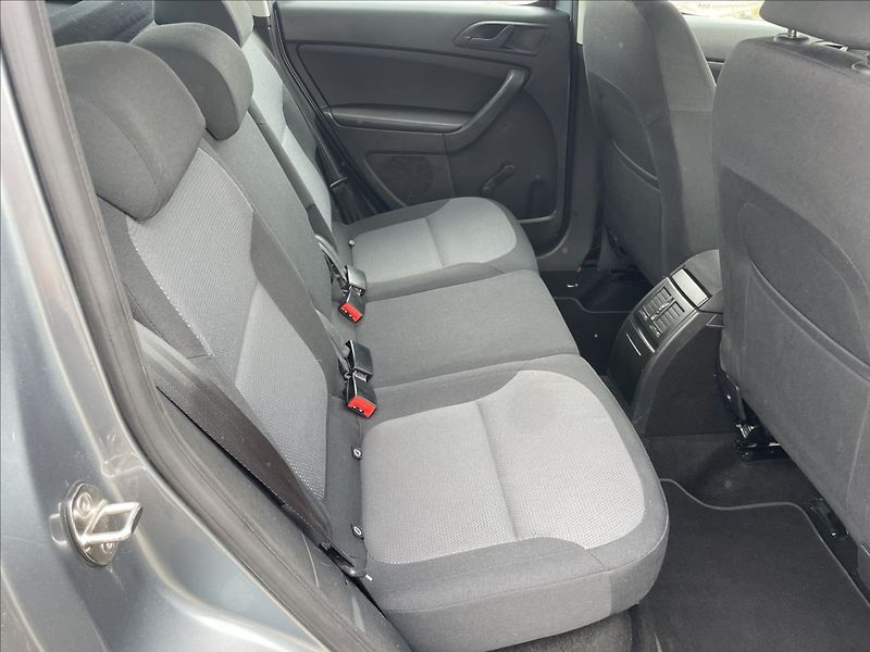 Škoda Yeti 1,8 TSi 118kw 4x4 po STK, odp. - fotka 10 z 38