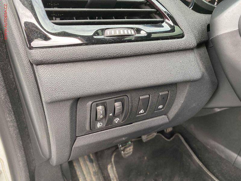 Renault Mégane (2014) 1.5 dCi, BOSE Edition, panor - fotka 16 z 19