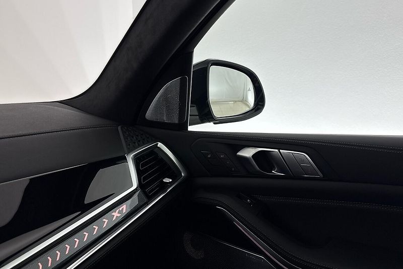 BMW X7 xDrive40d - fotka 22 z 30