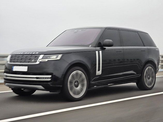 Range Rover stojí v základu 3,8 milionu korun., zdroj: Wikimedia Commons, Damian B Oh, CC BY-SA 4.0