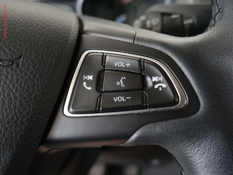 Ford Focus (2017) 1.5EB, ČR, navi, autoAC - fotka 19 z 22