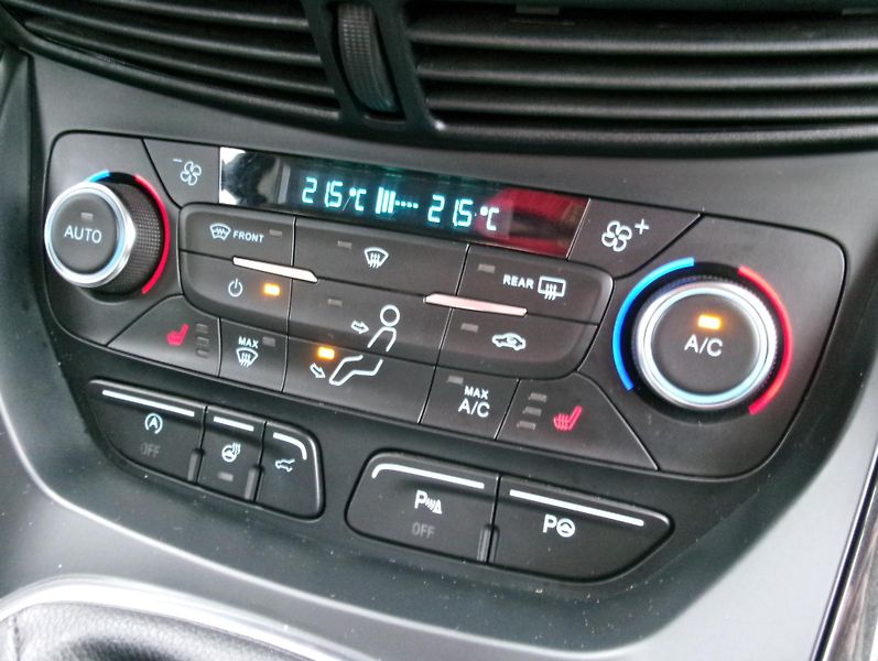 Ford Kuga (2019) 2,0TDCi TITANIUM Plus AWD ČR - fotka 23 z 39