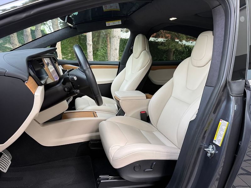 Tesla Model X Performance Ludicrous Mode - fotka 13 z 42