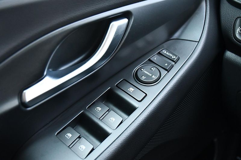 Hyundai i30 1.0TGi DCT STYLE ČR 1M - fotka 25 z 49