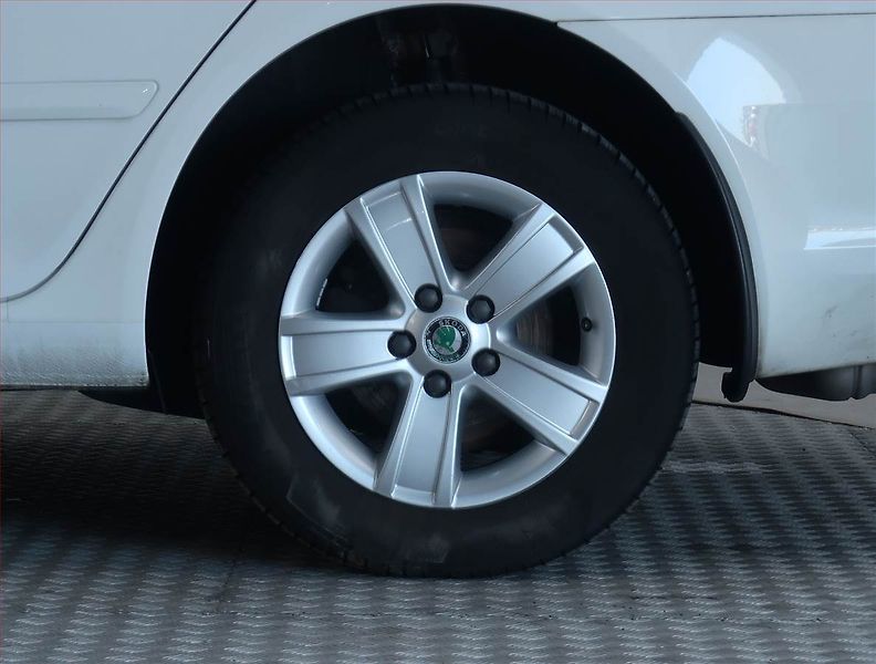 Škoda Octavia (2012) Ambition 1.6 TDI 4x4, 4X4 - fotka 14 z 15