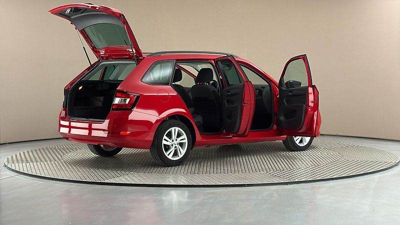 Škoda Fabia 1.0 TSI Ambition Combi - fotka 6 z 23
