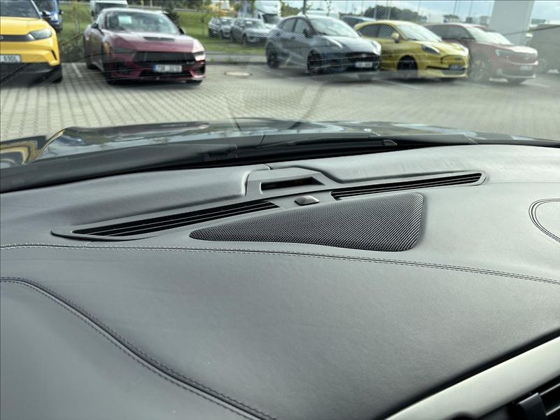 Ford Mondeo 2,0 HEV Vignale 103kW - fotka 42 z 45