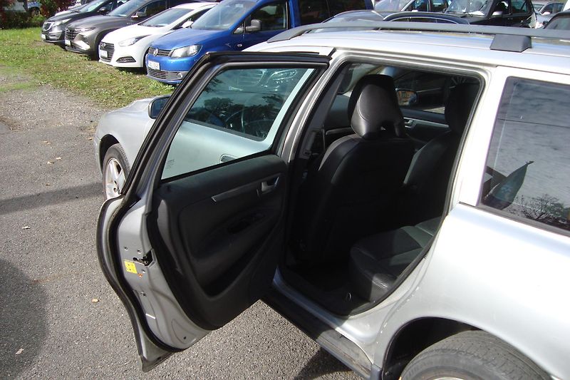 Volvo V70 (2005) 2.4 D5, AUT.,ČR - fotka 36 z 54