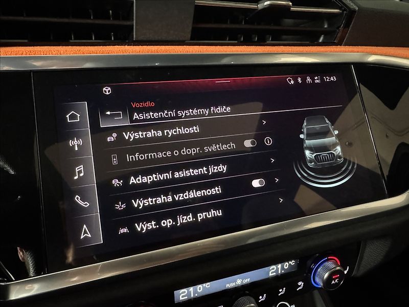 Audi Q3 2,0 TDi  S-Line Záruka LED Kam - fotka 30 z 45
