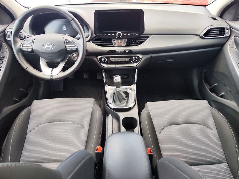 Hyundai i30 1.5i/71kW Smart Climate - fotka 11 z 31