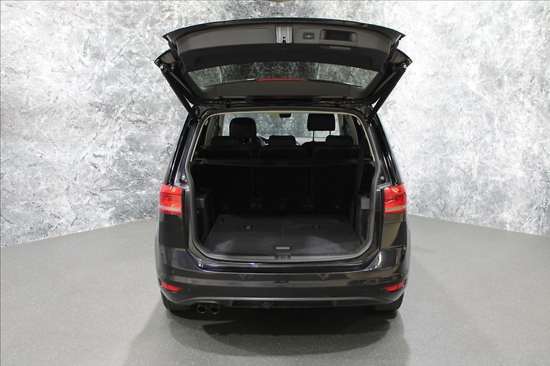 Volkswagen Touran 1,4 TSI Comfortline 7-míst - fotka 5 z 32