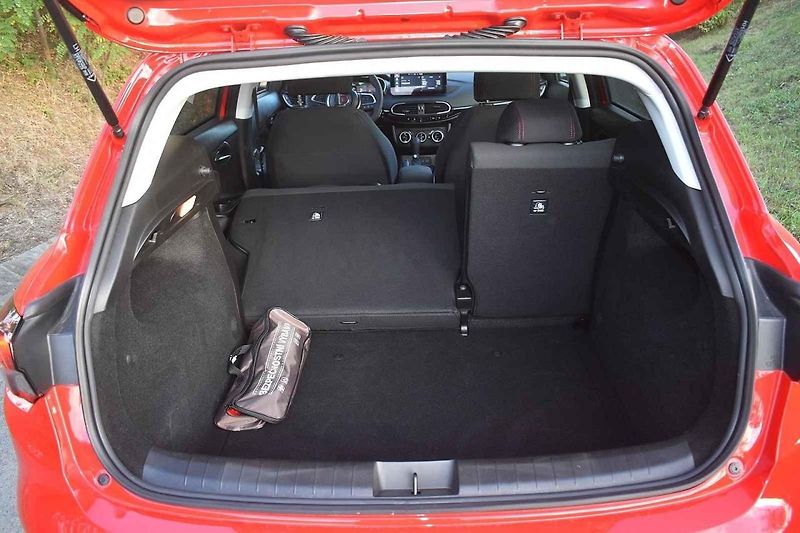 Rodinné auto s dobrým prostorem - to je Fiat Tipo