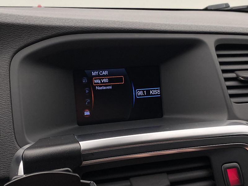 Volvo V60 D5 MOMENTUM REZERVACE - fotka 37 z 43