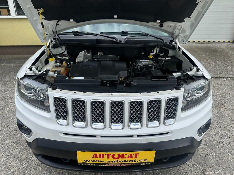 Jeep Compass (2014) 2.2CRDi NAVI/VÝHŘEV/1 MAJ - fotka 22 z 32