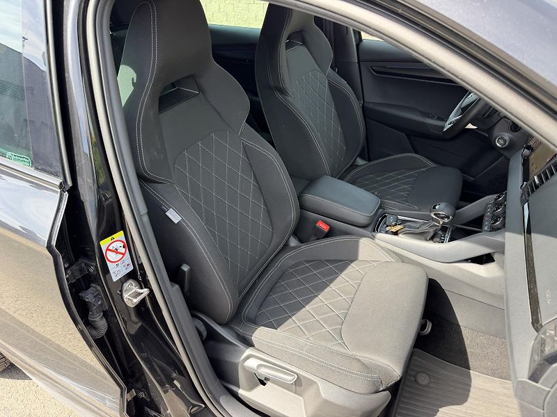 Škoda Karoq SPORT LINE 1,5TSi navi závěs  - fotka 19 z 22