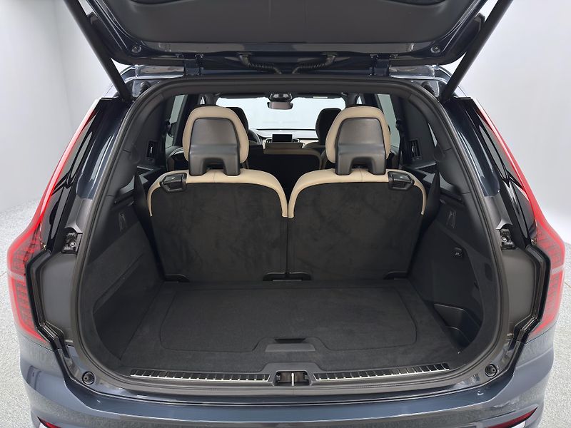 Volvo XC90 (2026) T8 AWD Plug-in DARK PLUS 7m - fotka 24 z 28
