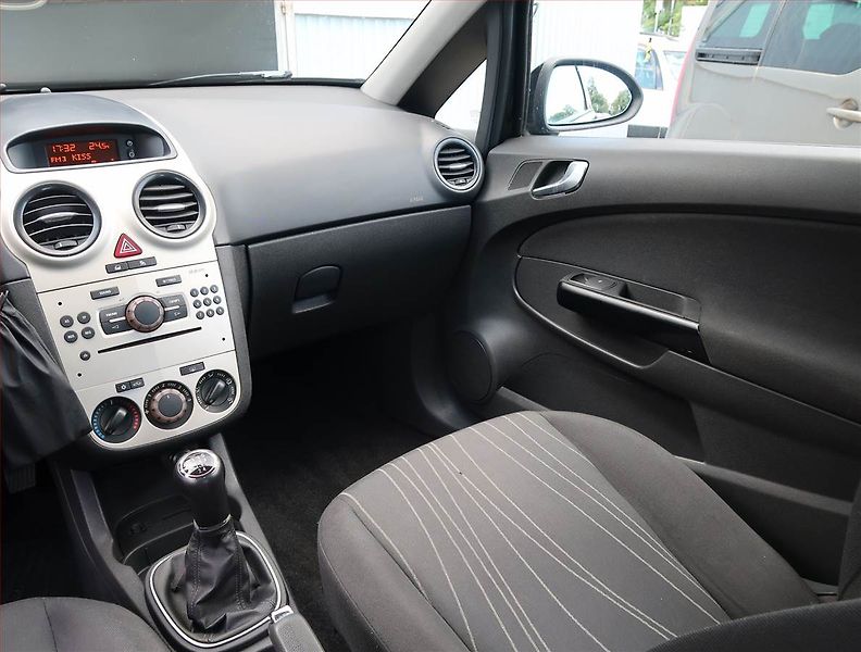 Opel Corsa (2007) 1.4, po STK, dobrý stav - fotka 8 z 15