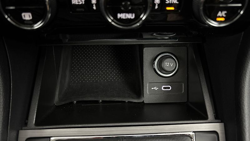 Škoda Superb 2.0 TDI Style Combi - fotka 23 z 27