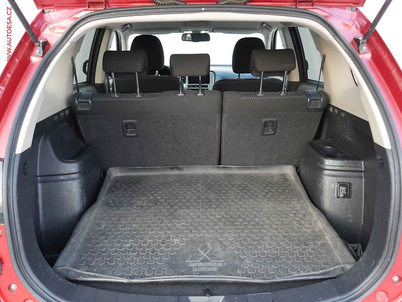 Mitsubishi Outlander (2017) 2.0MiVEC 4WD, AT, +kola - fotka 7 z 16