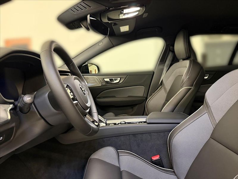 Volvo V60 (2026) 2,0 B4 Plus Dark  0282 - fotka 7 z 15