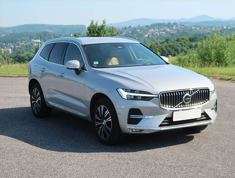 Volvo XC60 (2021) Momentum D5 AWD - fotka 1 z 14