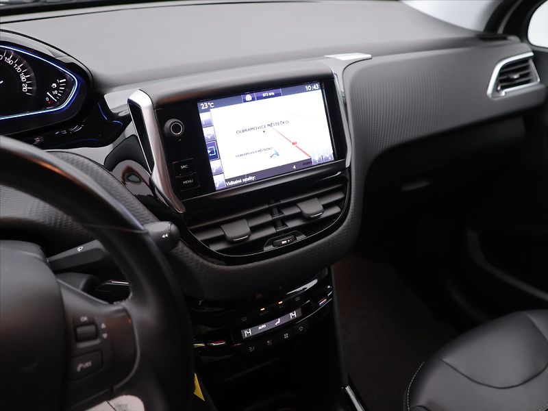 Peugeot 2008 1,6 HDI 73kW CZ - fotka 18 z 29